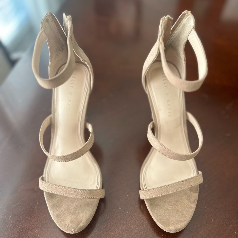 Used tan heels